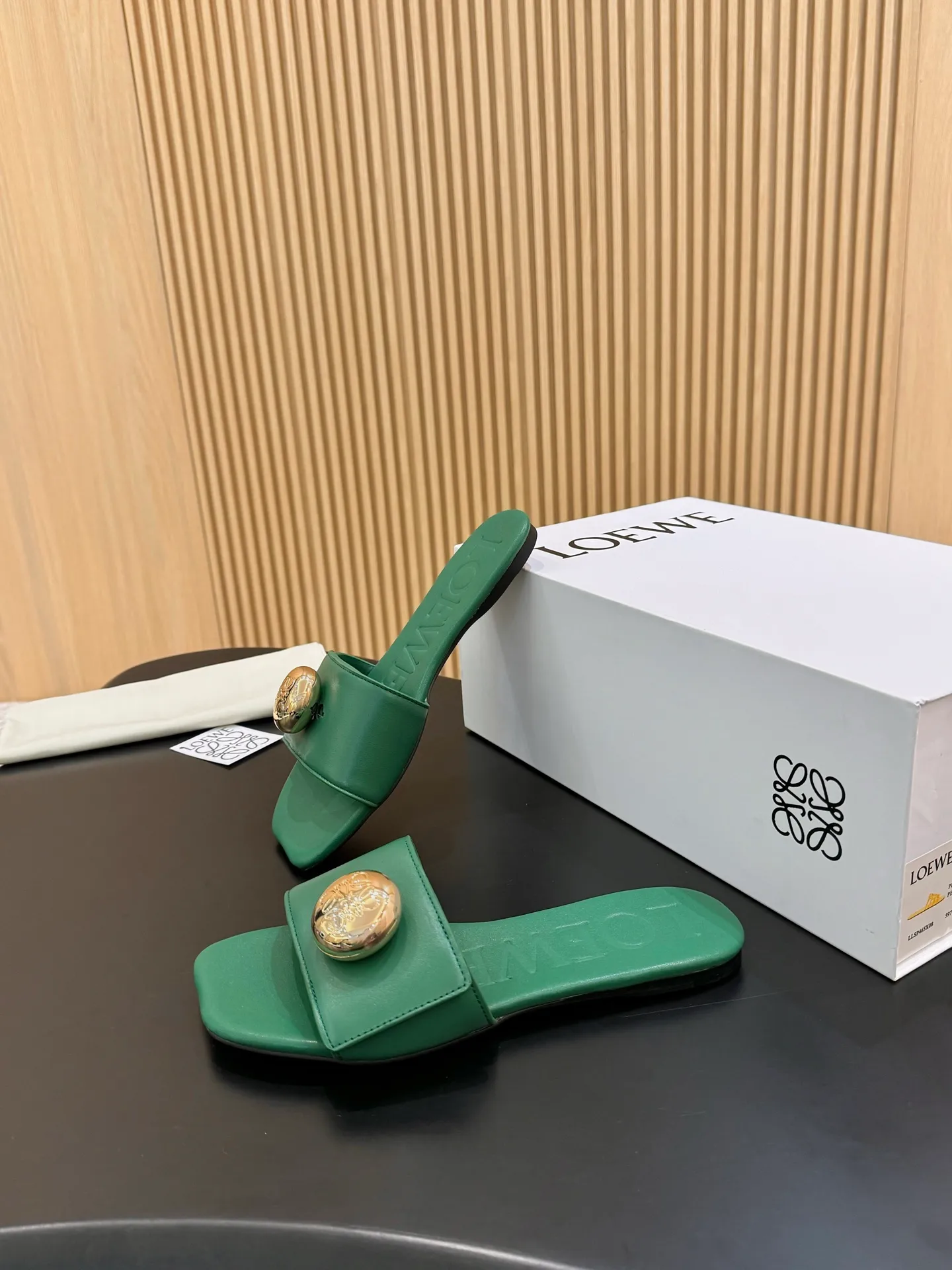 👟👟Ex-factory price 340👟👟 Clamshell box + 10 LOEWE 25th spring and summer new styles, seven colors to choose from. Code number 35-43, genuine leather bottom plus 40